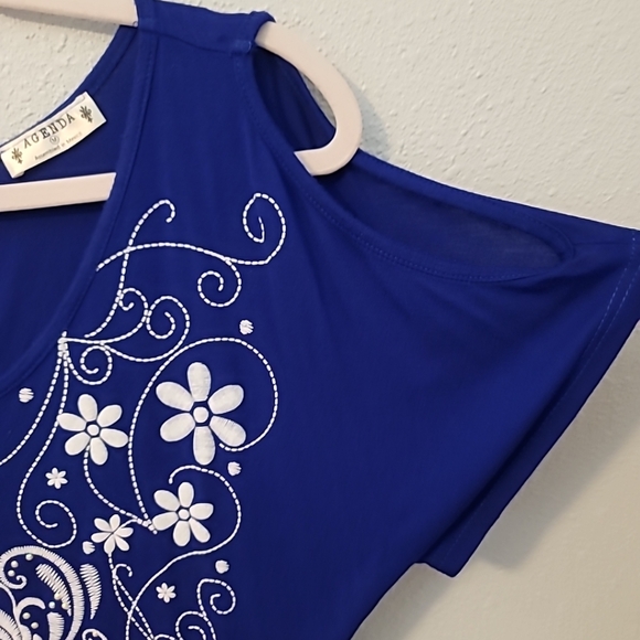 Royal Blue Embroidered Cold Shoulder Top by AGENDA Sz M~ keyhole back - Picture 2 of 11